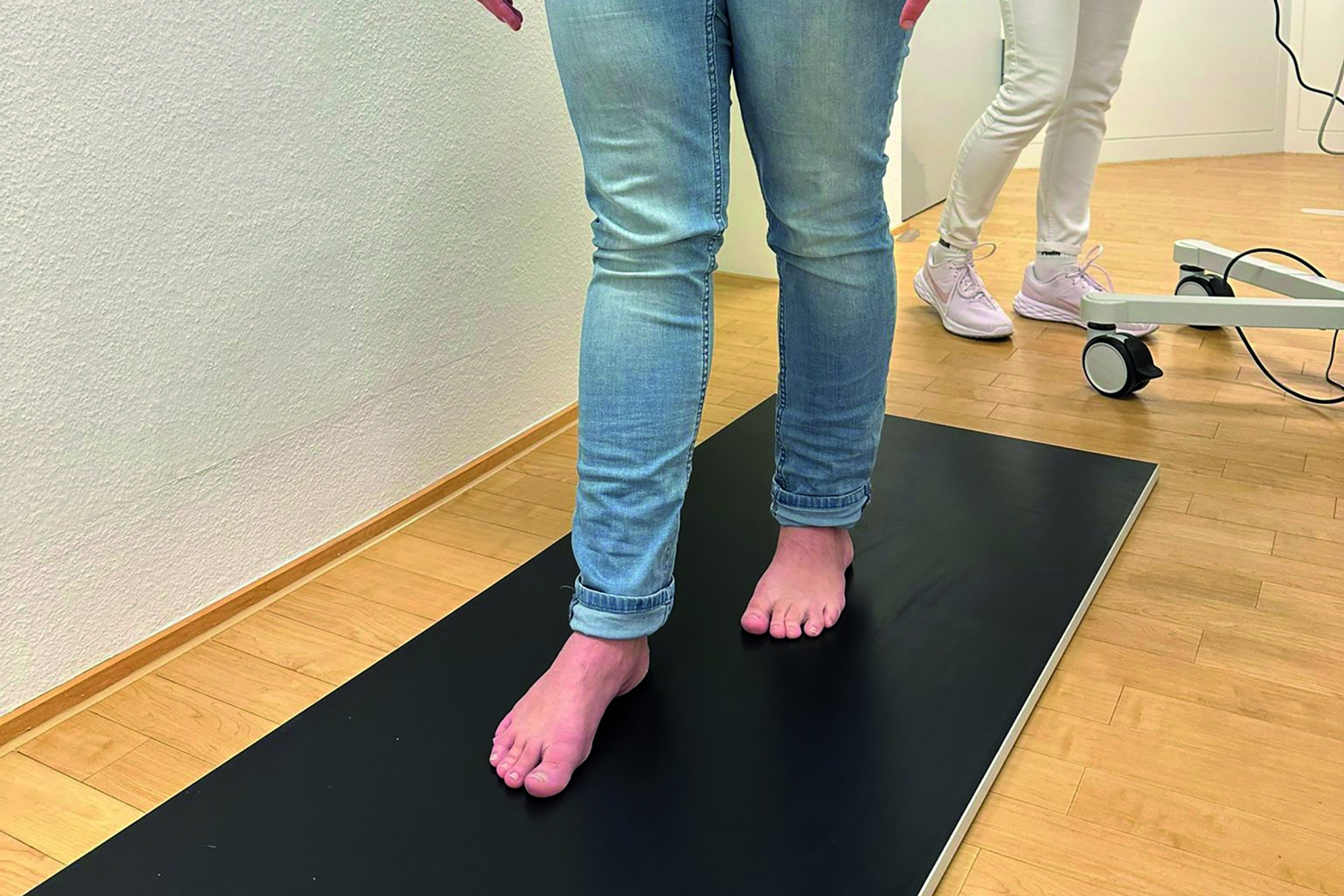 https://orthopaediezentrum-neu-ulm.de/wp-content/uploads/2025/04/leistungen_gallerie_fussvermessung.jpg